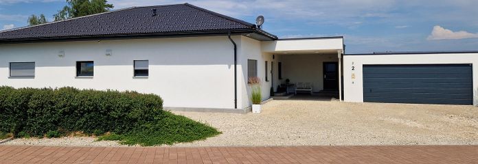Eingang, Carport, Doppelgarage