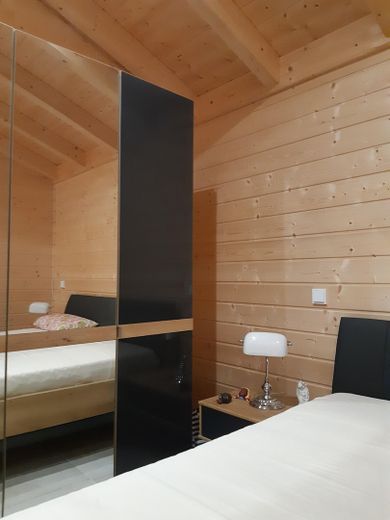 SENZA PROVVIGIONE: Moderna casa in legno "a basso consumo energetico A+" su terreno in enfiteusi nella splendida regione del Chiemgau – Nordwestzimmer im OG