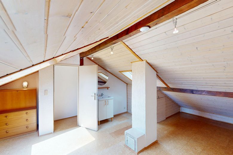 Charmantes Reihenhaus mit ausgebautem Dachboden und schönem Außenbereich - zzgl. Garage – Dachboden