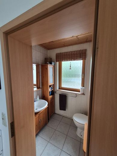 Einfamilienhaus mit Photovoltaikanlage – Gäste WC