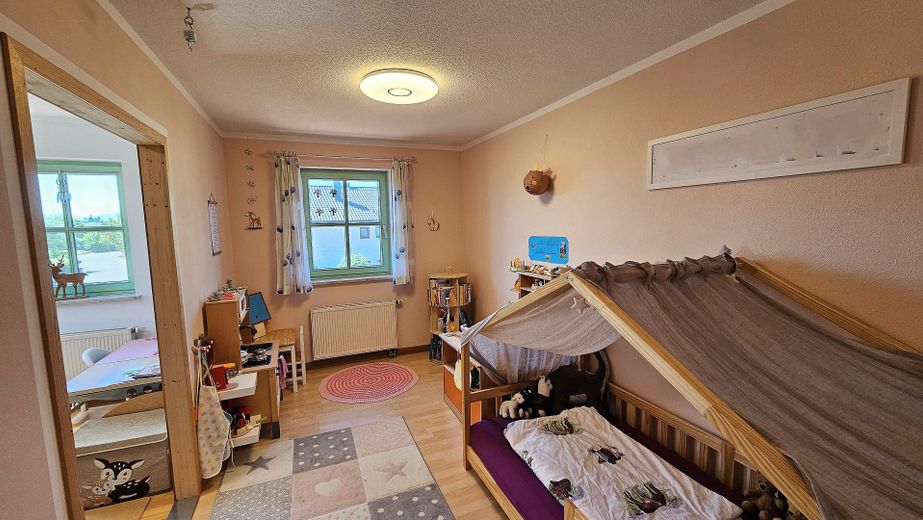 Kinderzimmer rechte Seite