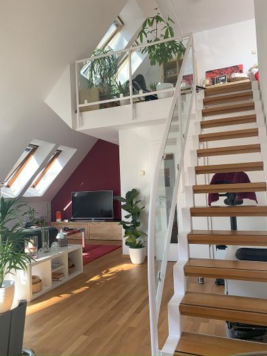 Oferta cenowa! Jasny, wolny od zamieszkania dwupoziomowy DG z dużym tarasem dachowym – Wohnzimmer / Galerieblick