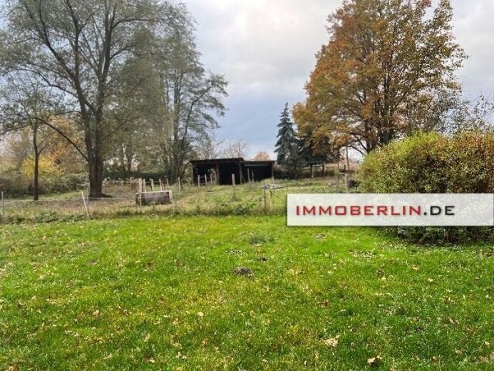 IMMOBERLIN.DE - Charmantes Einfamilienhaus + Nebengelasse auf sehr großem Anwesen – Foto 1