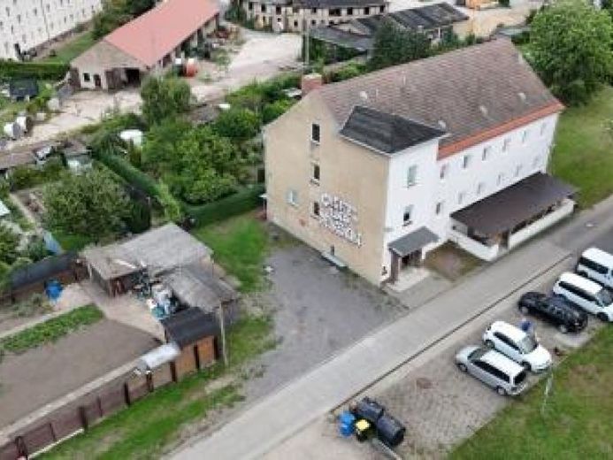 Gewerbeareal mit Altbestand – Foto 1