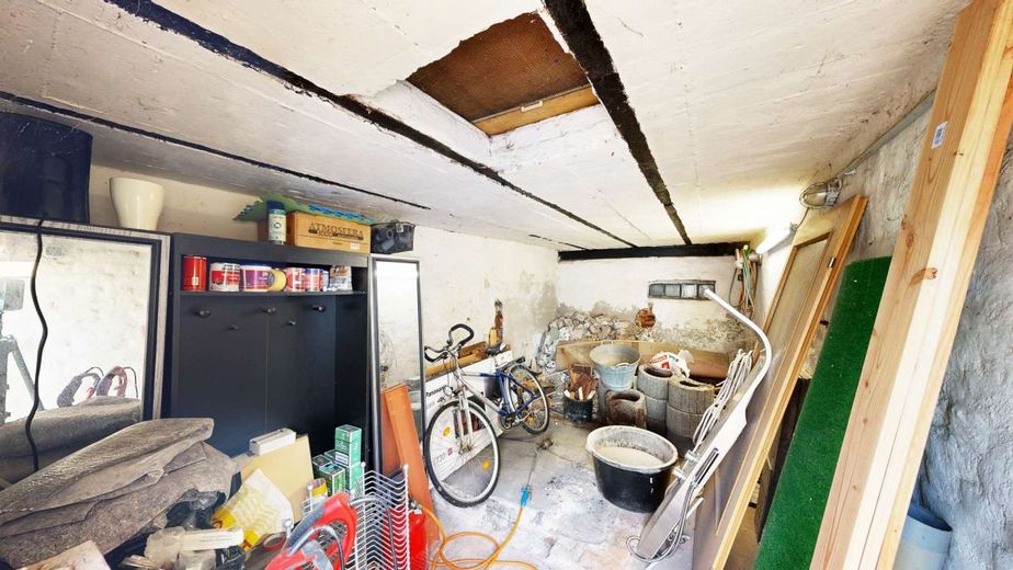 Schnäppchenpreis  stilvolles bezugsfertiges Zuhause in Barby mit Hof, Garage &amp; Nähe zur Natur – Abstellraum im Nebengelass