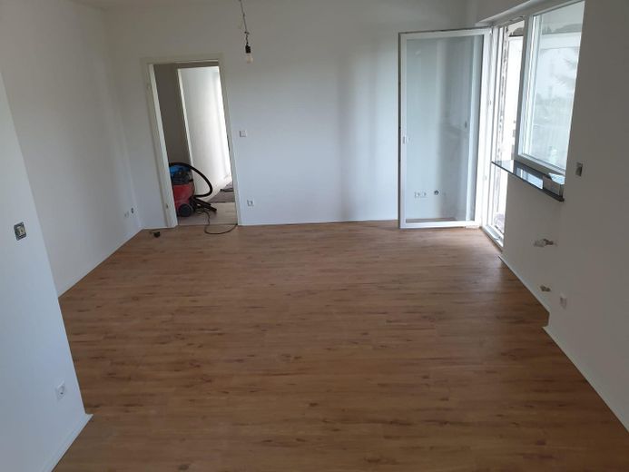 Traumhaftes Zweifamilienhaus mit Garten, Waldblick, Pool, Sauna & Mieteinnahmen – OG Küche und Essbereich
