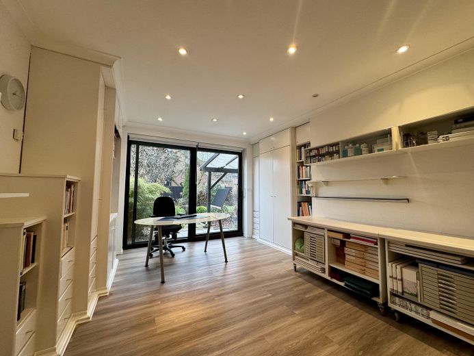 zur Zeit als Büro genutzt