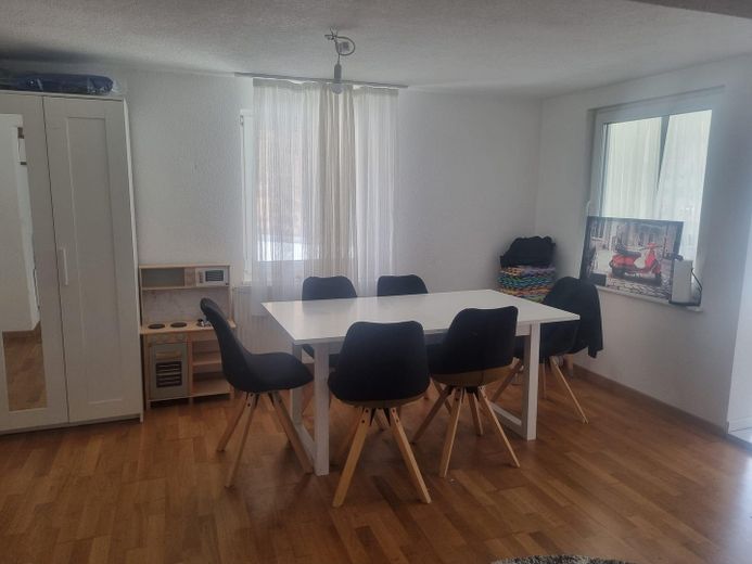 Großzügiges Einfamilienhaus über mehrere Ebenen – Esszimmer