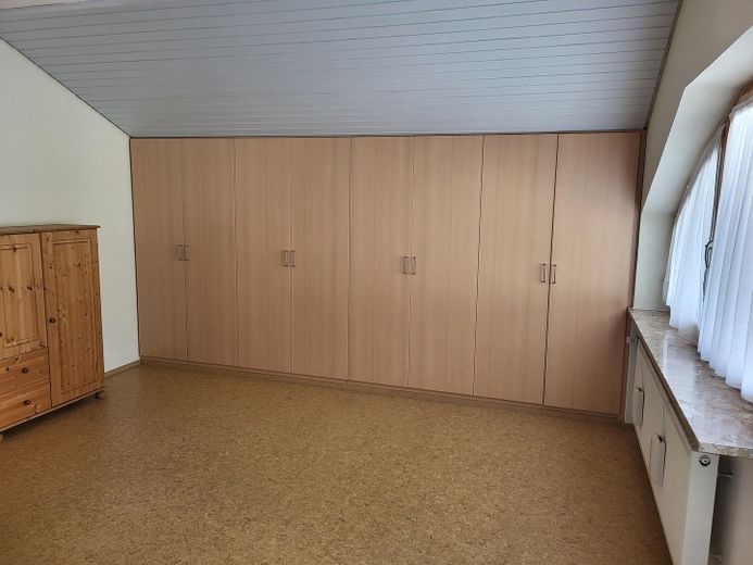 Freistehendes Einfamilienhaus in ruhiger Südhanglage mit weitem Blick über das Vilstal – Eltern
