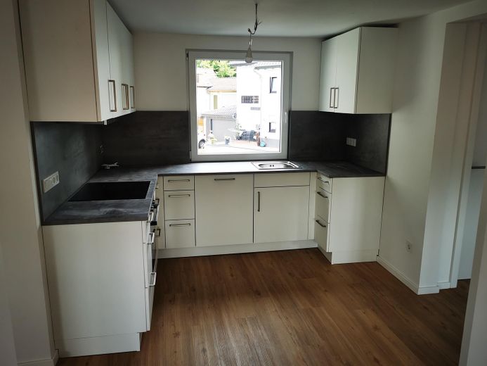 Modernisierte Dachgeschosswohnung in Mainz-Finthen - hell, ruhig und charmant – Küche