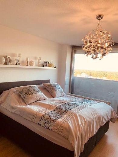 3,5 Zimmer Wohnung mit traumhaftem Ausblick – Schlafzimmer 1