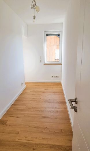 Erstbezug im Grünen: Exklusive 3,5-Zi.-Wohnung mit Premium-EBK & privatem Garten – Ankleide