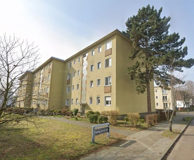 Helle, geräumige, möblierte Wohnung mit Balkon in zentraler Lage nahe U Alt-Mariendorf – Hausansicht