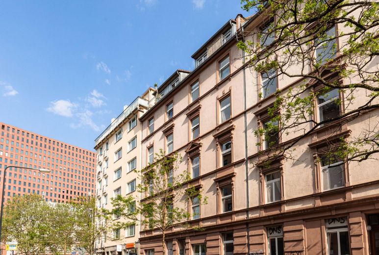 Sehr gut geschnittene Altbauwohnung in der Nähe vom Main und Baseler Platz – Aussenansicht