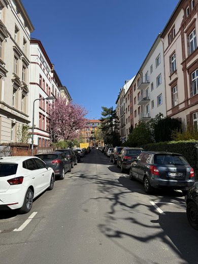Maisonette in a dream location with skyline views & roof terrace – Ruhige Einbahnstrasse