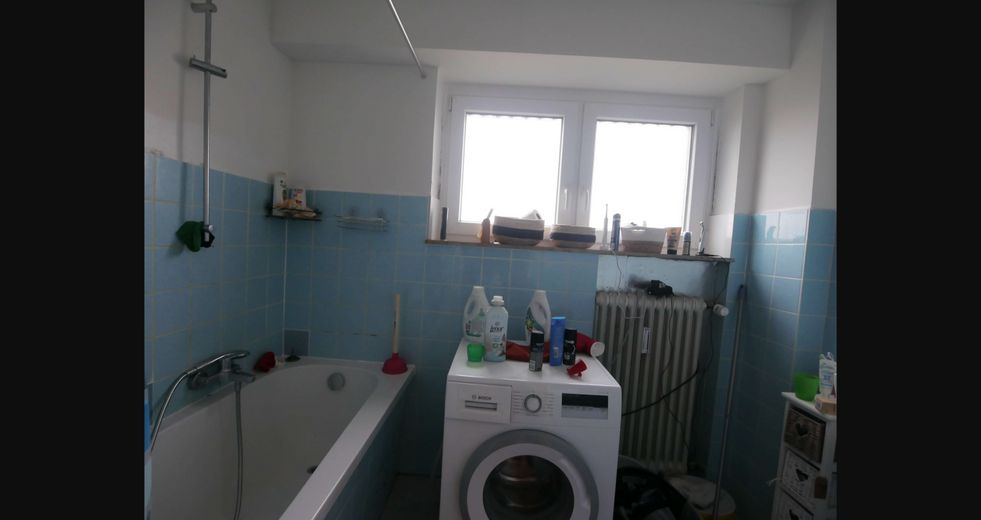Stilvolle, gepflegte 3-Raum-Wohnung mit Balkon in Ac-Forst, WG-geeignet – Badezimmer