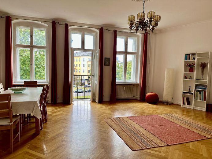 Luminoso appartamento arredato in edificio d’epoca con balcone a Berlino-Friedenau – Wohnzimmer