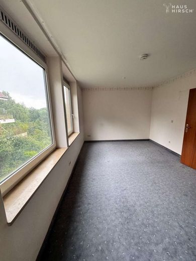 Renovierungsbedürftige Dreizimmerwohnung mit traumhaftem Ausblick – Zimmer 2