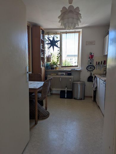 | Solide Rendite Nahe MIRA | Intelligenter 4-Zimmer-Schnitt mit Sonnenausrichtung | – Küche