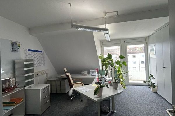 *Uffici in un ufficio condiviso, affittabili per singola stanza*