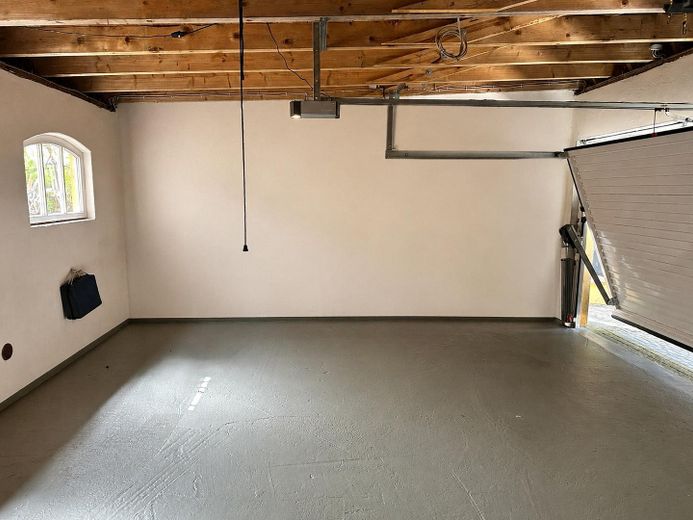 Villa mit Gutshauscharakter auf 3500m²-unverbaubarer Seeblick in Kieler Stadtrandlage – Doppelgarage mit Stauraum