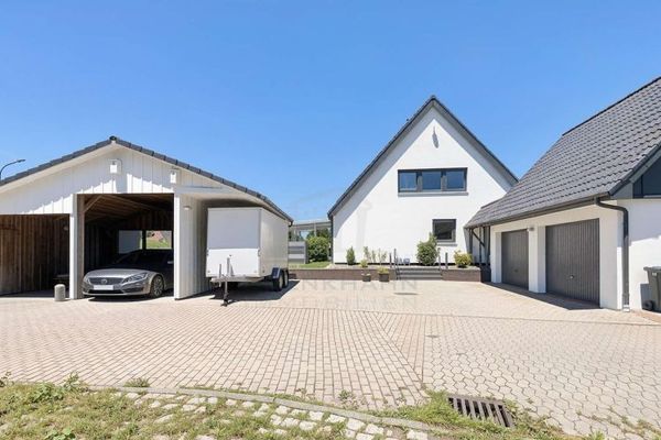 Vivere a contatto con la natura, abitare vicino alla città: casa unifamiliare moderna con giardino nei pressi di Kiel