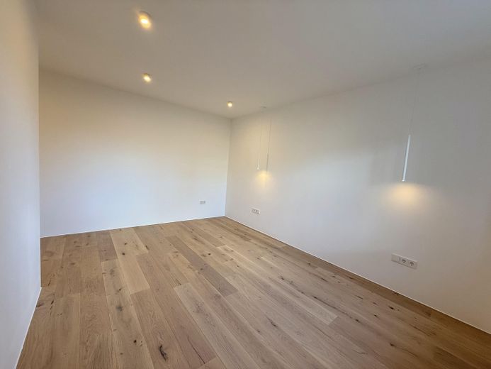 Kernsanierte 2,5-Zimmer-Wohnung mit Balkon in Solln – Erstbezug, provisionsfrei – Schlafzimmer
