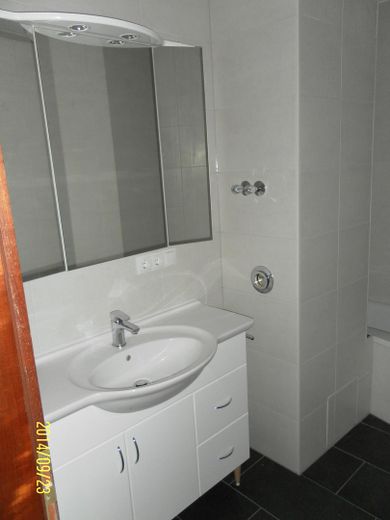 Großzügige 3-Zimmerwohnung, 96 m², in bester Lage Würzburg-Frauenland – Bad 1