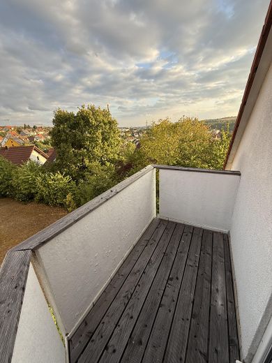 Moderne 3-Zimmer-Maisonette mit 3 Balkonen, Garage & Panoramablick über Würzburg – Foto 8