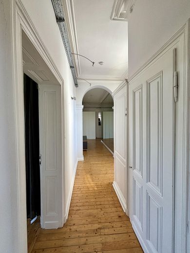 Altbau-Charme pur: 4-Zimmer-Wohnung mit Dielenboden & Stuckdecken – Foto 5