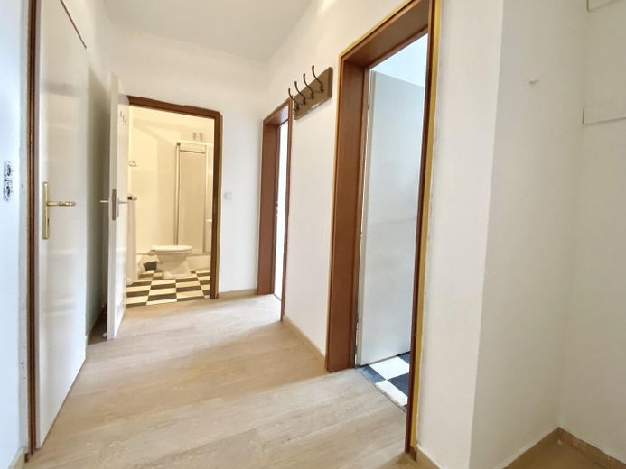 Charmante 2-Zimmer-Wohnung mit Balkon – sofort bezugsbereit – Flur