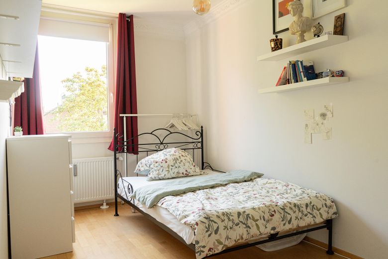Sin comisión, venta directa del propietario: luminoso apartamento de 4,5 habitaciones con terraza cerca del lago Unterbacher See – Schlafzimmer 2
