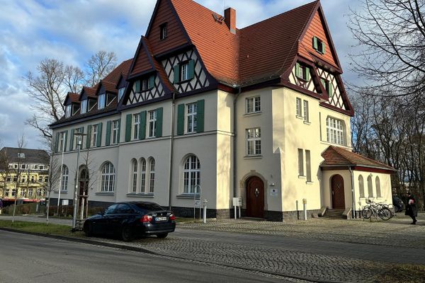 Wohnen im Denkmal: frisch sanierte 143-m²-Dachgeschosswohnung mit Haus-im-Haus-Charakter