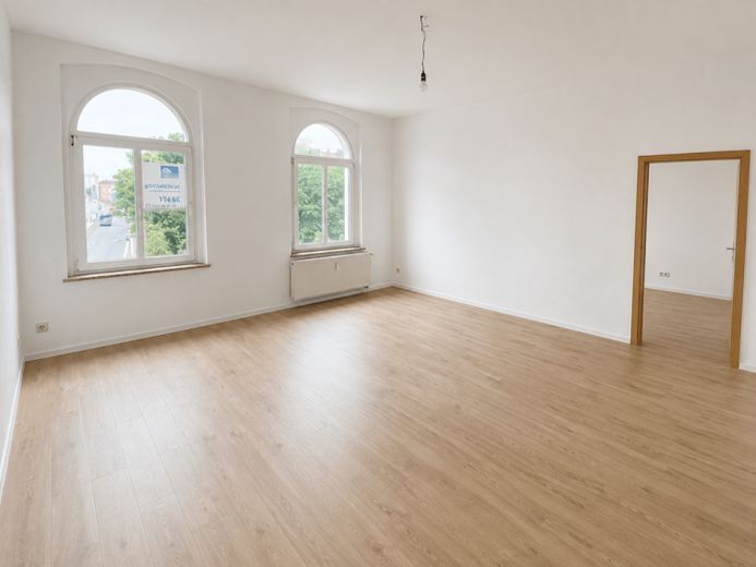 3-Zimmer-Wohnung mit Laminat, separater Küche, Bad mit Dusche und Fenster - frisch renoviert – Foto 1