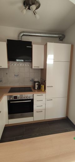 Top modernisierte 2-Zimmer-Wohnung mit Balkon und Tiefgaragen-Stellplatz an der Grenze zu HH – Küche