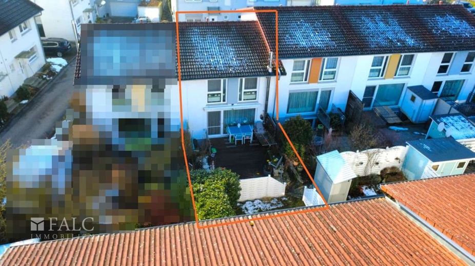 Mit Blick zu den Rebhängen am Heuchelberg - FALC Immobilien Heilbronn – Hübsche Rückansicht
