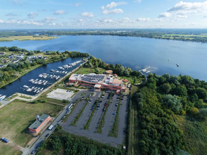 Gerenoveerd EN direct beschikbaar: tuinappartement m. eigen ingang, vloerverwarming, meer- en stationsnabijheid – Umgebung 1
