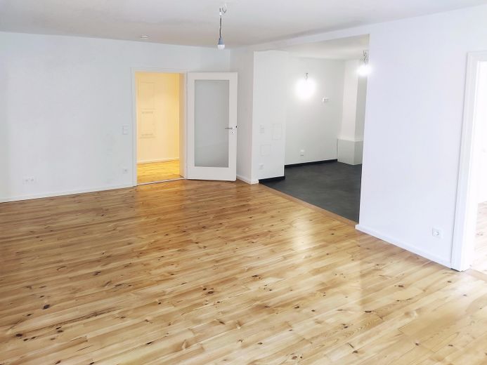 3-Zimmerwohnung in München (Lehel), 71m2, frisch saniert – Wohnzimmer