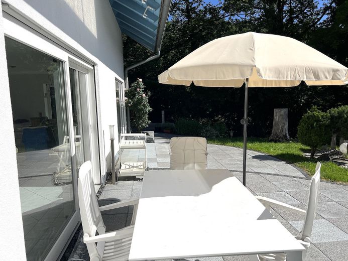 Spacious Modern Semi-Detached House with Potential – EG Süd-West Terrasse