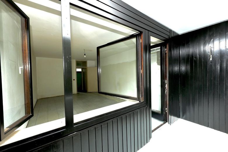 1-Zimmer-Wohnung mit Küche, Bad und Balkon ins Grüne in der Kaiserallee – Blick ins Zimmer