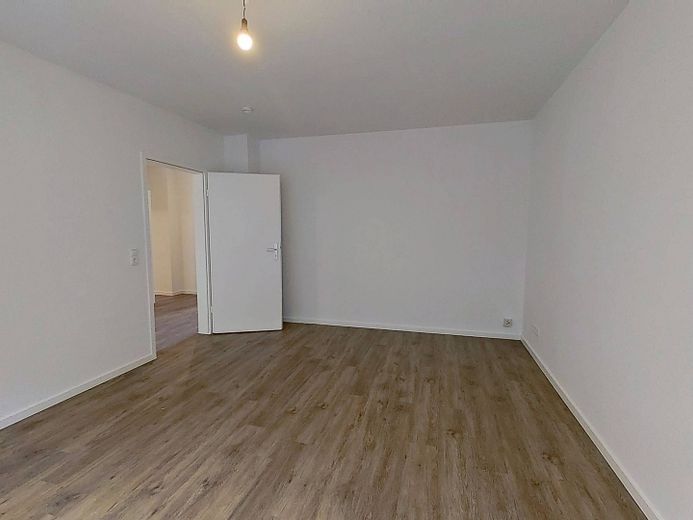 **2 ALQUILERES NETOS GRATIS** Bonito apartamento de 3 habitaciones bien distribuido, con cocina equipada, BALCÓN y bañera – Ansicht II: Wohn- und Esszimm…