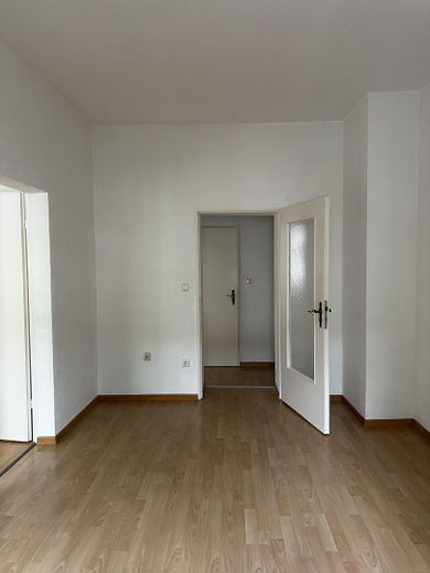 Schöne ruhige 2ZKB nähe Zentrum – Wohnzimmer 1