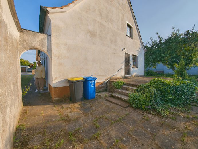 4 Rückseite mit Terrasse