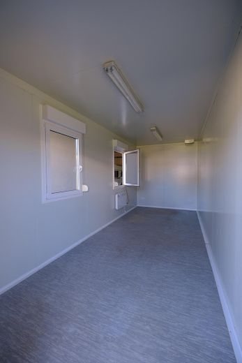 Halle, Lager oder Werkstatt mit Freifläche – Gewerbeareal flexibel teilbar – Halle C Bürocontainer innen