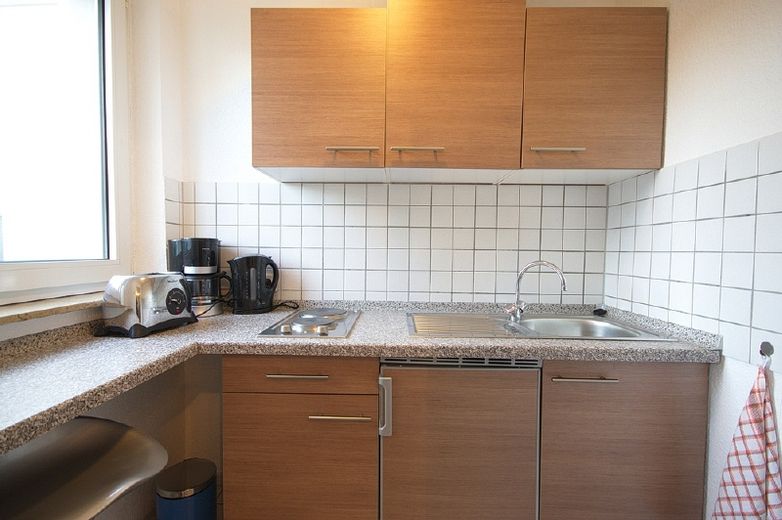 Hell, zentral und ruhig: Modern eingerichtete Wohnung für Zeiträume ab 3 Monate zu vermieten. – e44fc42913c56bfb1fc468ec33152266a333e3cf.jpg