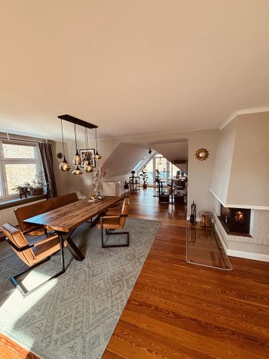 Essbereich mit Kamin