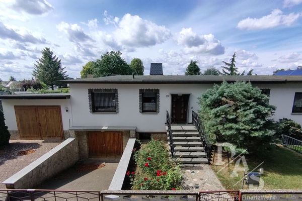 Wohnen im Grünen – gepflegtes Einfamilienhaus mit großem Garten und überdachter Terrasse in Güsten