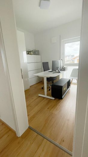 Stylowe 3-pokojowe mieszkanie na poddaszu z tarasem dachowym o powierzchni 32 m² od strony południowej – Büro / Kinderzimmer 