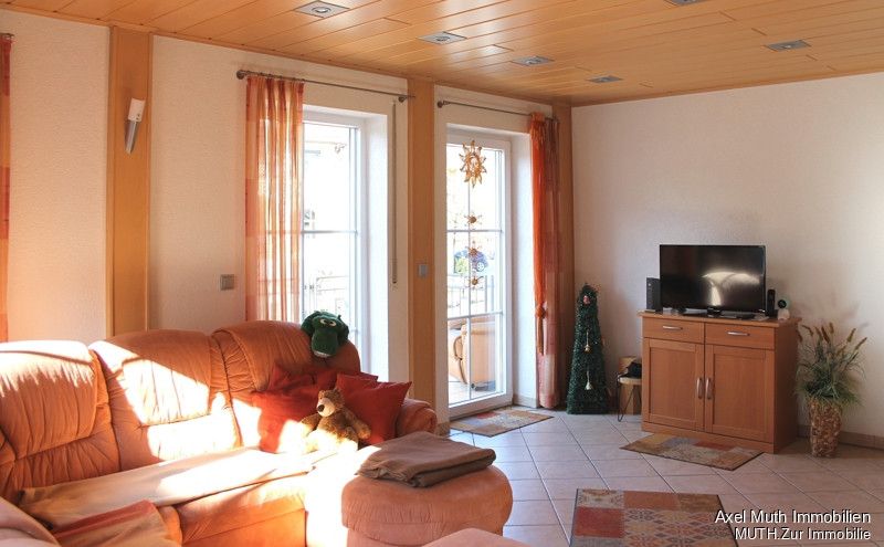 Lichtdurchflutet mit Balkon