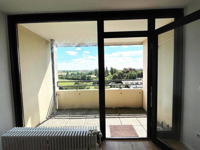 ¡Se alquila apartamento de 1 habitación recién renovado! (Clase de eficiencia energética D-190 kWh/(m²a)) – Balkon